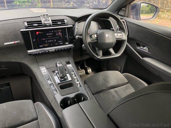 DS 7 Crossback SUV cockpit