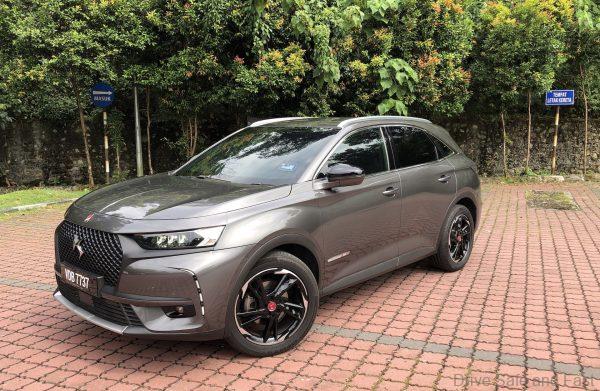 DS 7 Crossback SUV front view