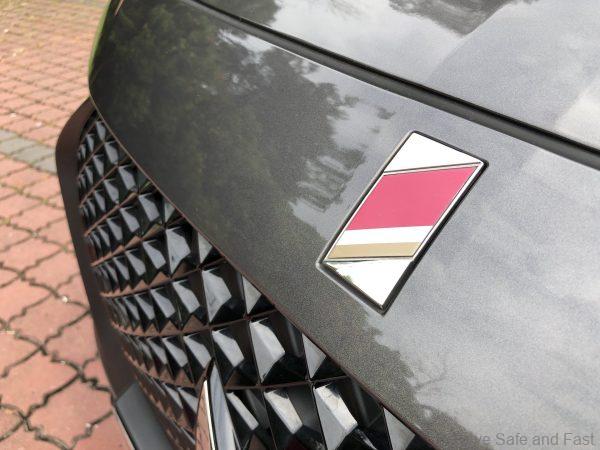 DS 7 Crossback SUV logo