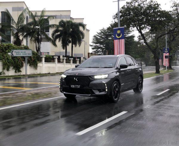 DS 7 Crossback SUV front