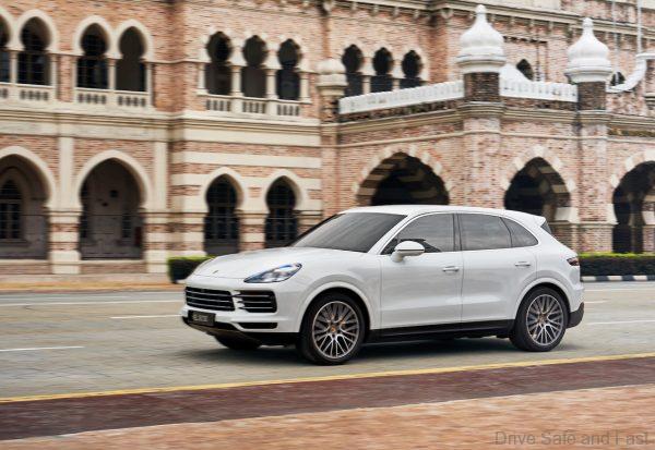 Porsche Cayenne SDAP at Dataran Merdeka