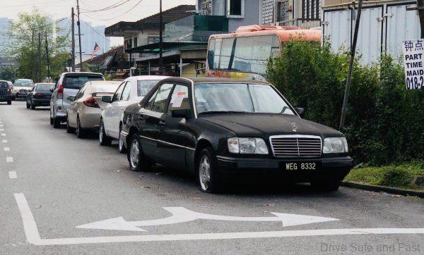 Mercedes-Benz W124 Model 220E