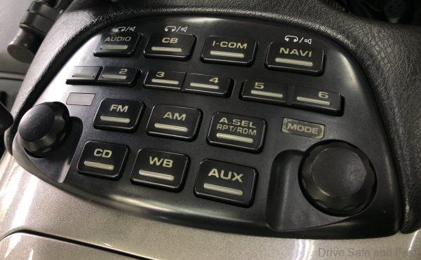 knobs and buttons are better