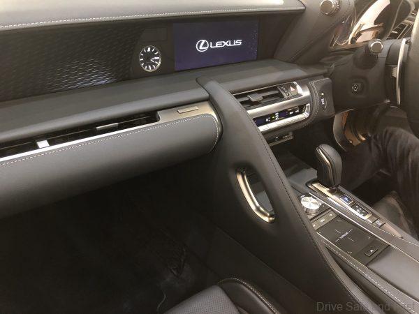 Lexus LC 500 Convertible centre console