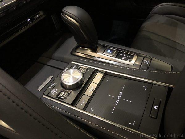 Lexus LC 500 Convertible center console