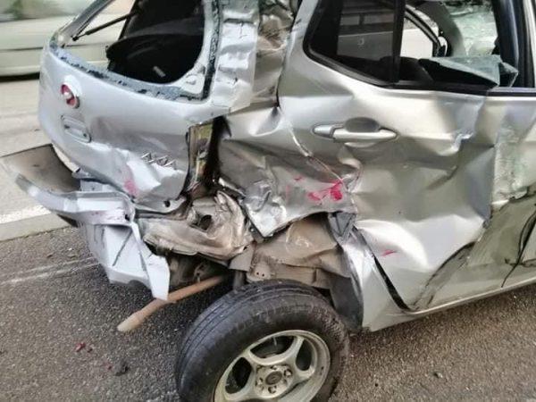 Driving Axia in the wrong direction on the right lane of highway