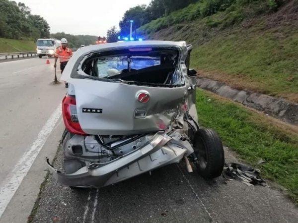 Driving in the wrong direction on the right lane of highway has accident