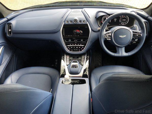 Aston Martin DBX_cockpit