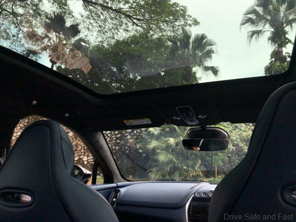 Aston Martin DBX_moonroof