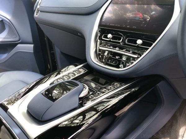 Aston Martin DBX_drive select