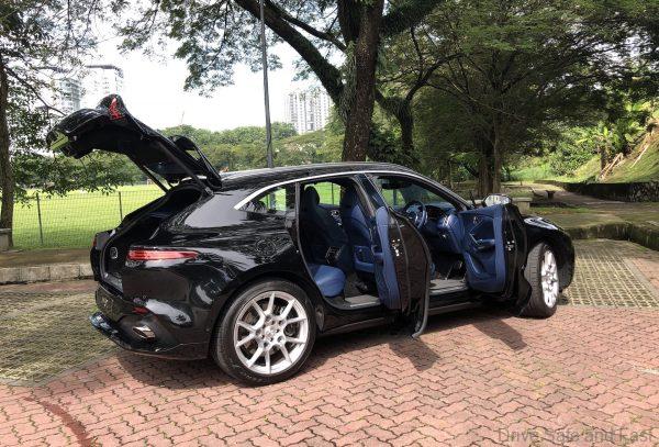 Aston Martin DBX_rear