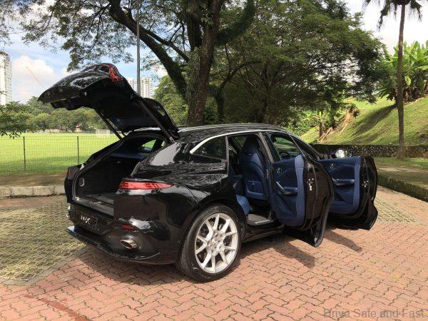 Aston Martin DBX_door open