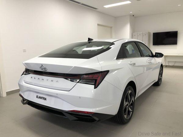 Hyundai Elantra_rear look