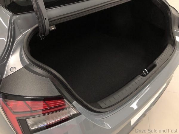 Hyundai Elantra_boot space