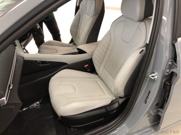 Hyundai Elantra_front seat