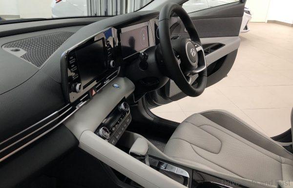 Hyundai Elantra_drivers screens