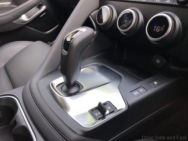 Jaguar E-Pace sports gear shift