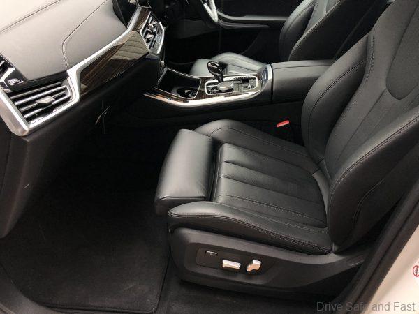 BMW X5 xDrive45e_front seat