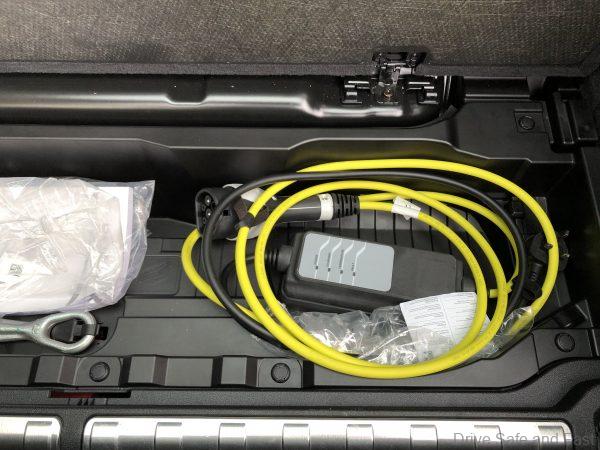 BMW X5 xDrive45e_charging cables