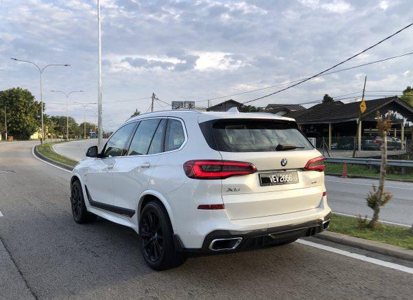 BMW X5 xDrive45e_rear