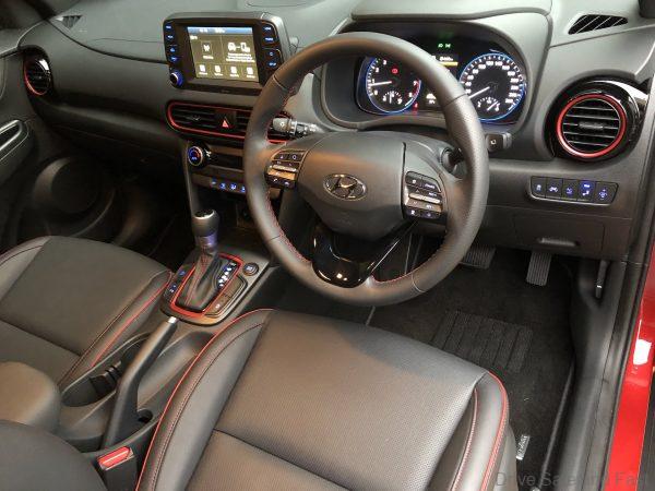 Hyundai Kona 1.6i Turbo_cockpit