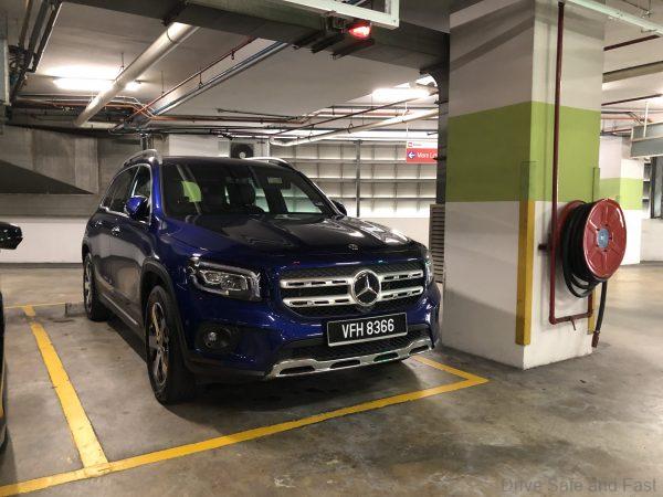 Mercedes-Benz GLB 200_parked