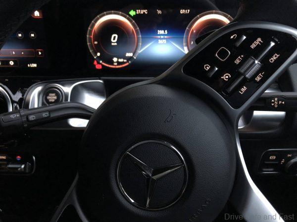 Mercedes-Benz GLB 200_multi-function steering wheel