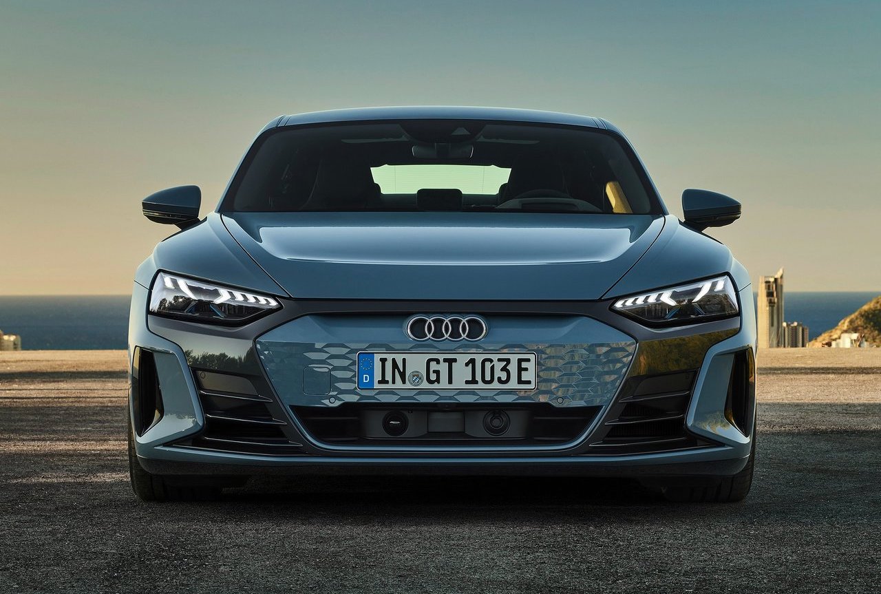 2022-Audi-RS-e-tron-GT-4-1.jpg
