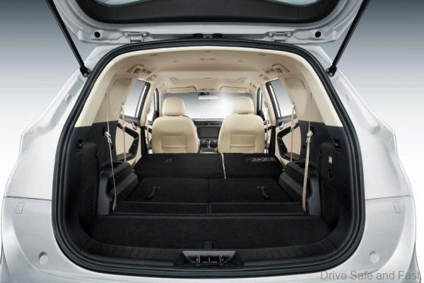 DFSK Glory 580_rear seats folded