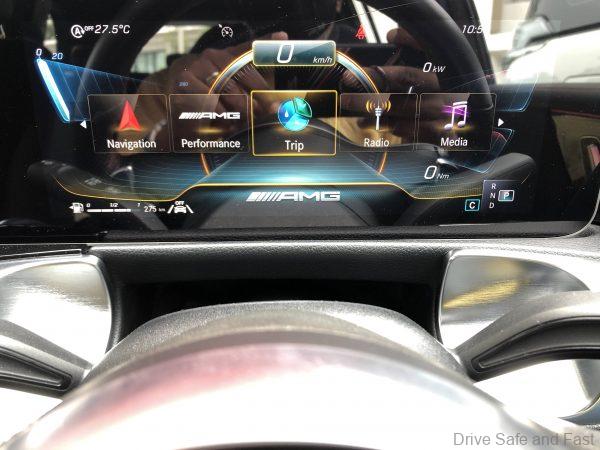 Mercedes GLB 350 AMG_driver instruments