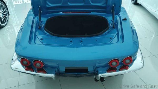 Mitsuoka C2 Corvette_luggage space