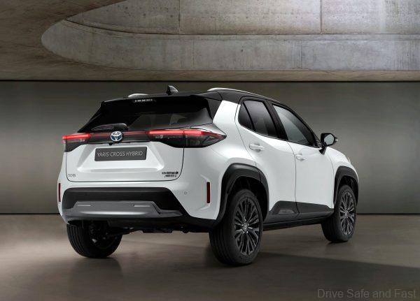 White Toyota Yaris Cross Adventure exterior rear