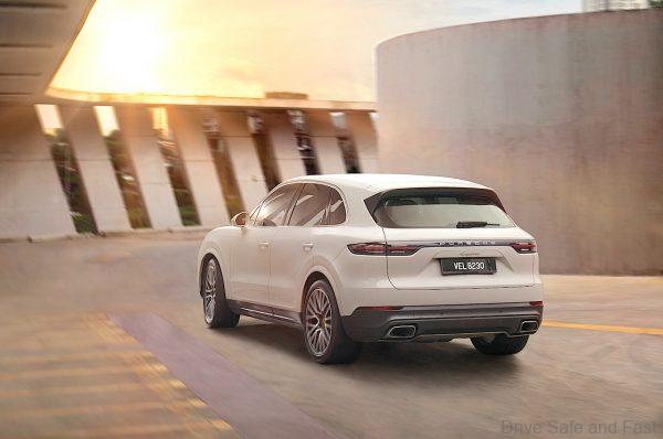 Porsche Cayenne_car park