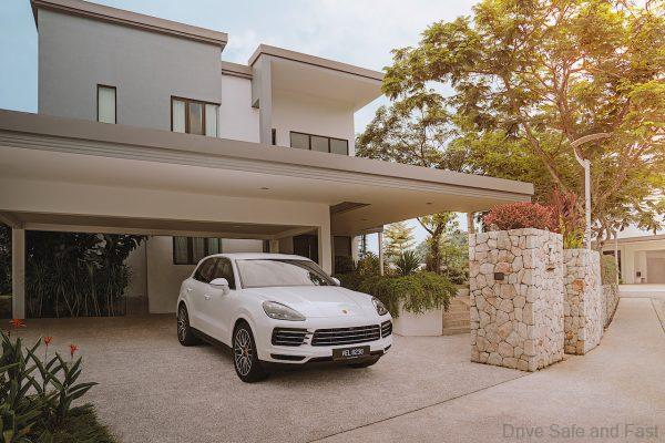 Porsche Cayenne_front view