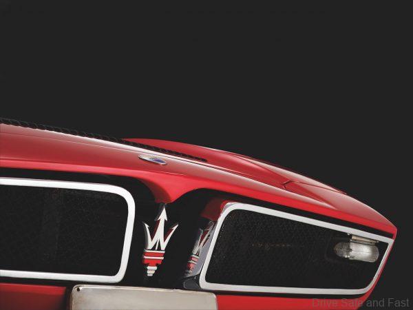 Maserati Bora grille