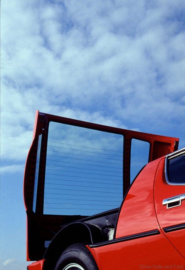 Maserati Bora rear engine cover up