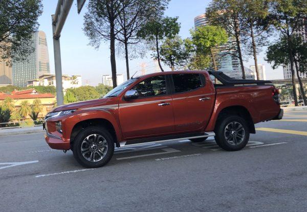 Mitsubishi Triton Adventure_2021_side view