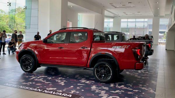 2021 Nissan Navara Pro 4X side profile