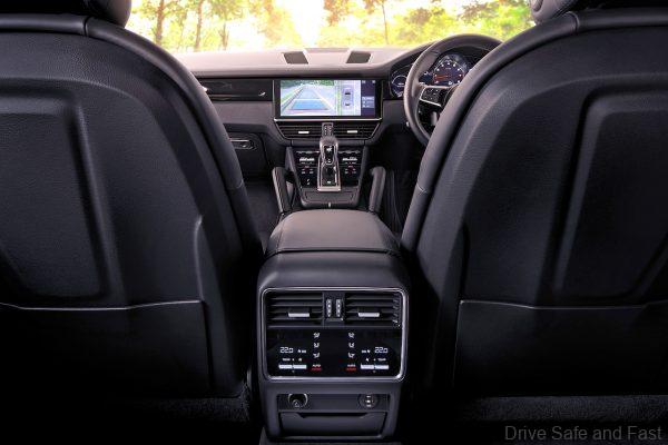Porsche Cayenne_rear console