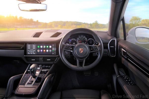 Porsche Cayenne_cockpit