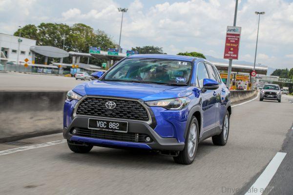 Toyota Corolla Cross_blue