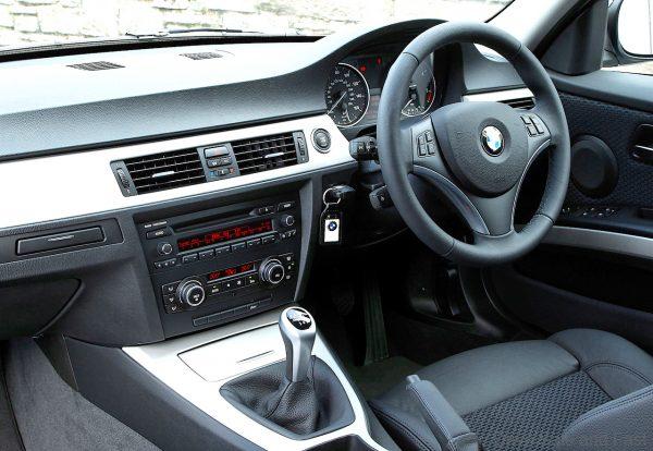 BMW 320 Diesel Sport_cockpit