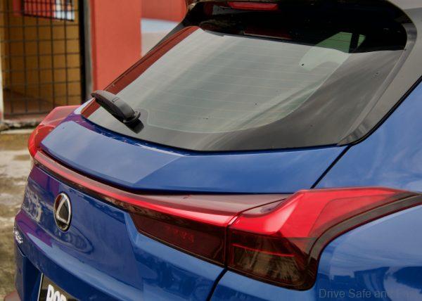 Lexus UX 200 Luxury taillight spoiler