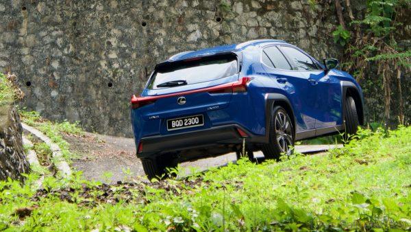 Lexus UX 200 Luxury rear
