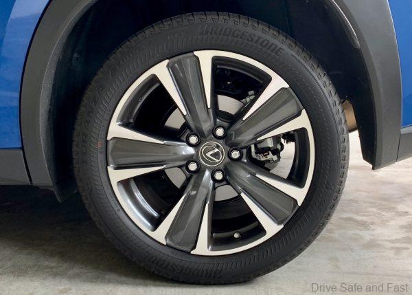 Lexus UX 200 Luxury tyre