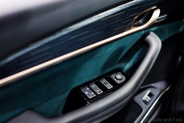 Geely Xingyue L door card