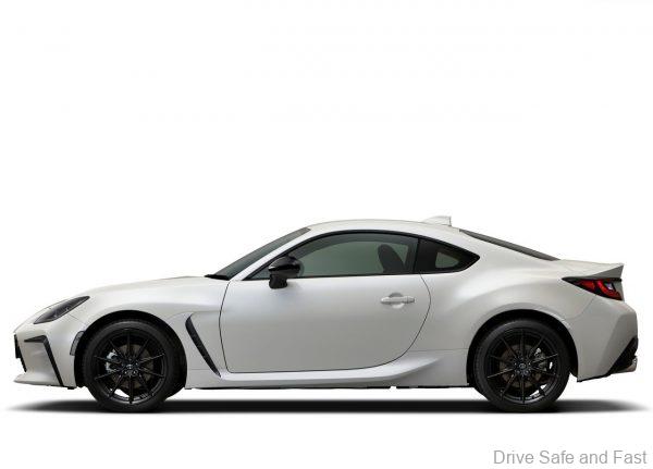 2022 Toyota GR 86 GR86 side profile white exterior