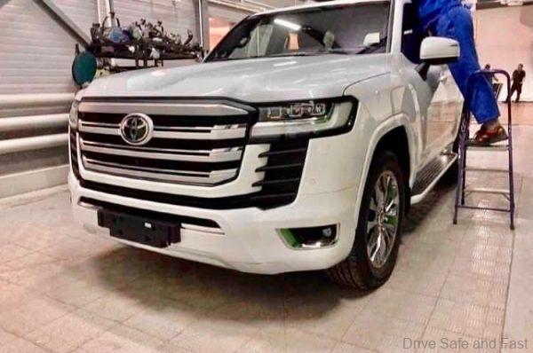 Land Cruiser front grille spyshot