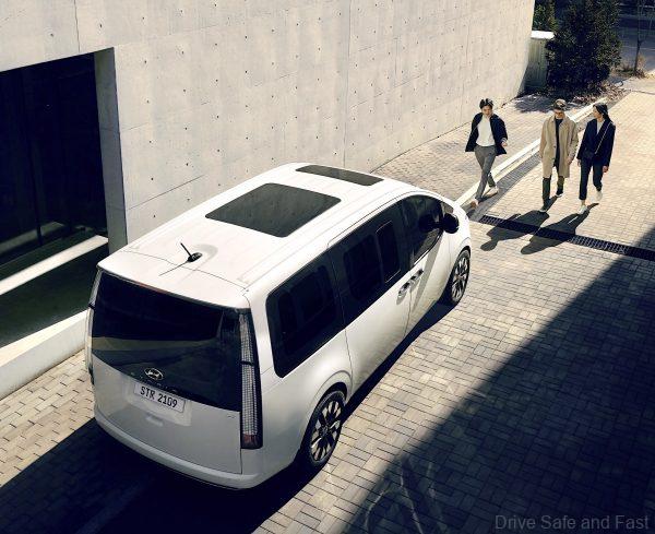 Hyundai STARIA Luxury MPV_top view