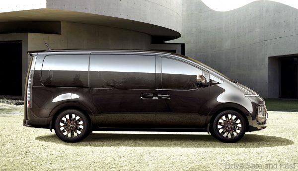 Hyundai STARIA Luxury MPV_side view